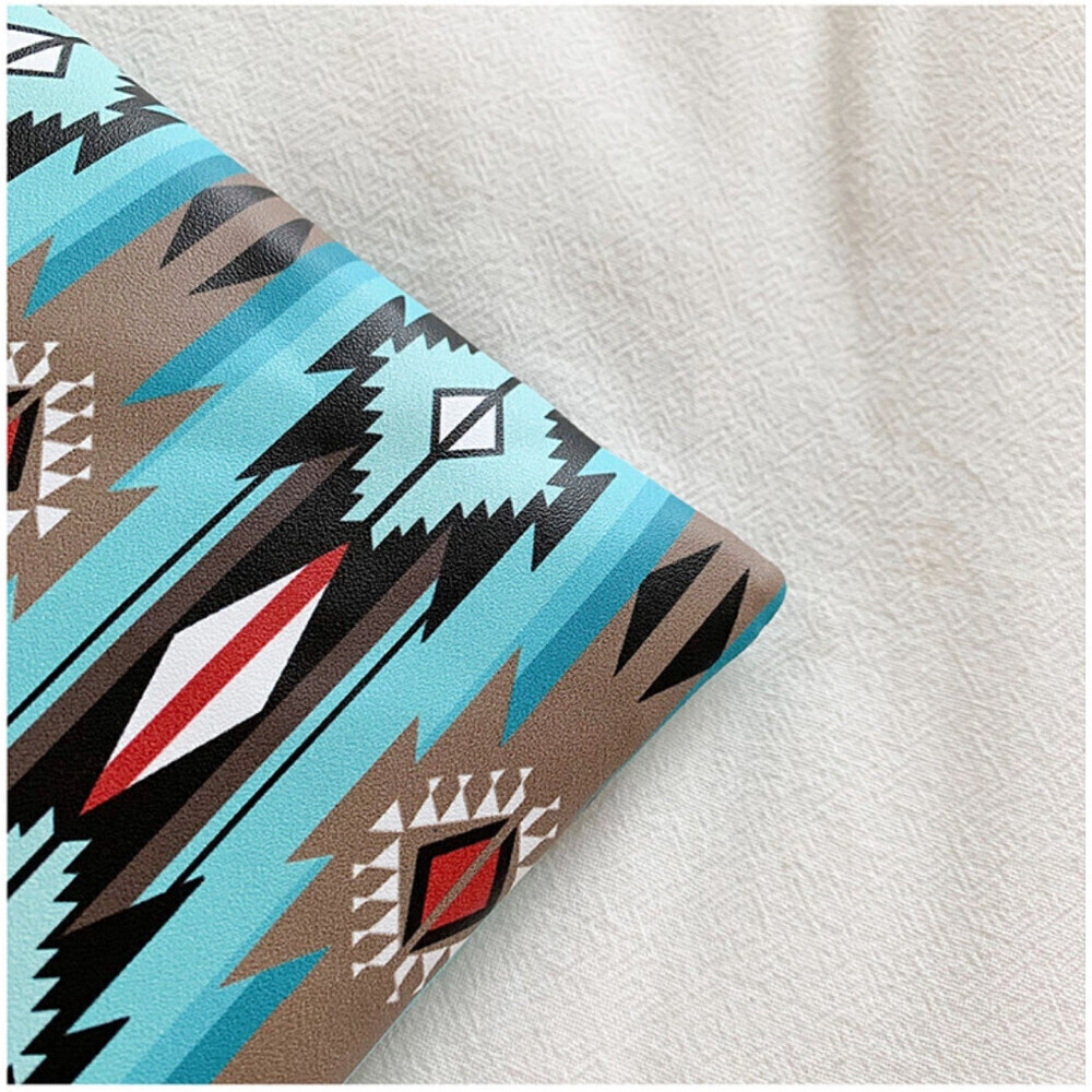 Geometric Pattern Clutch Bag - Picture 4 of 9